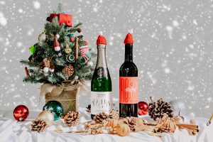 noughty-wine-christmas-snowflakes